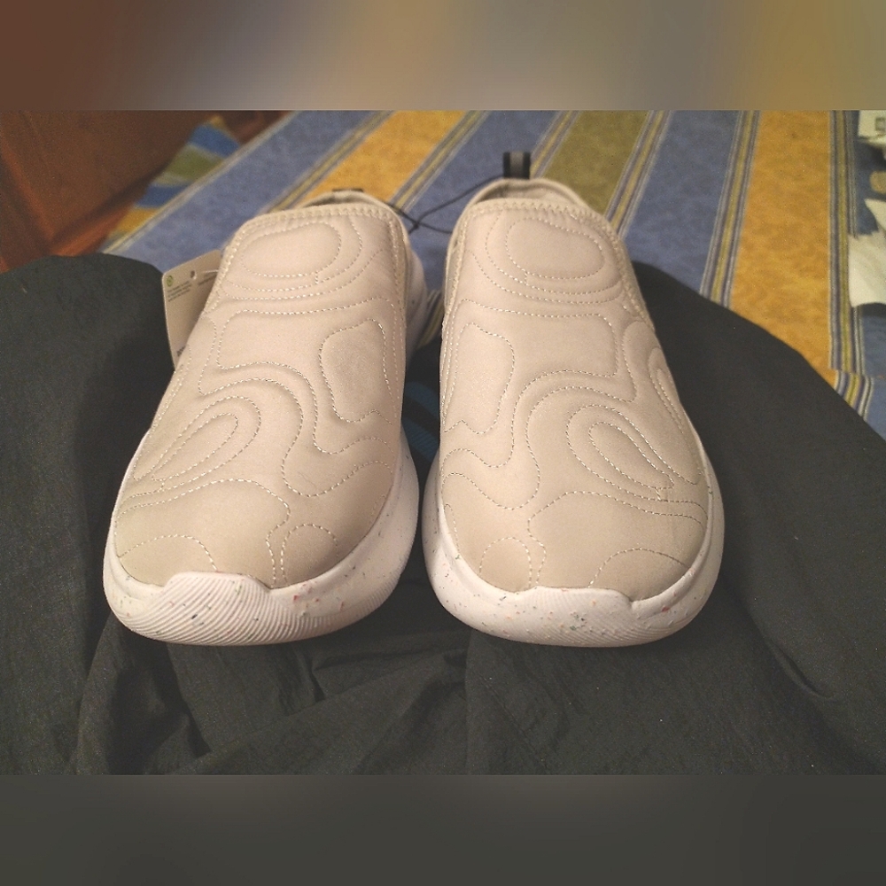 SOLD Dearfoams sneakers